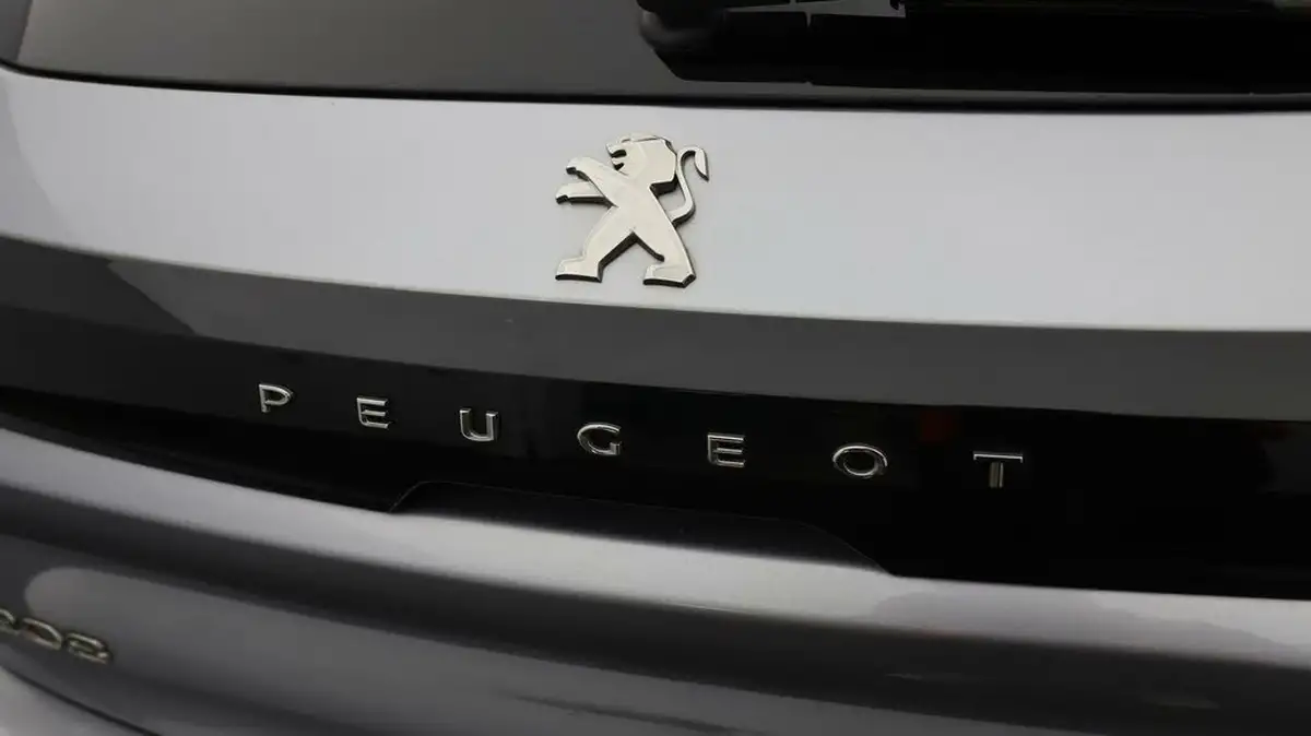 2020-peugeot-208-12-puretech-allure-100bhp-big-20