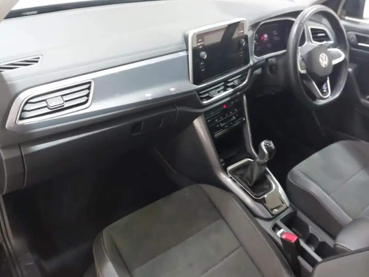 2022-volkswagen-t-roc-10-tsi-style-hatchback-5d-big-4