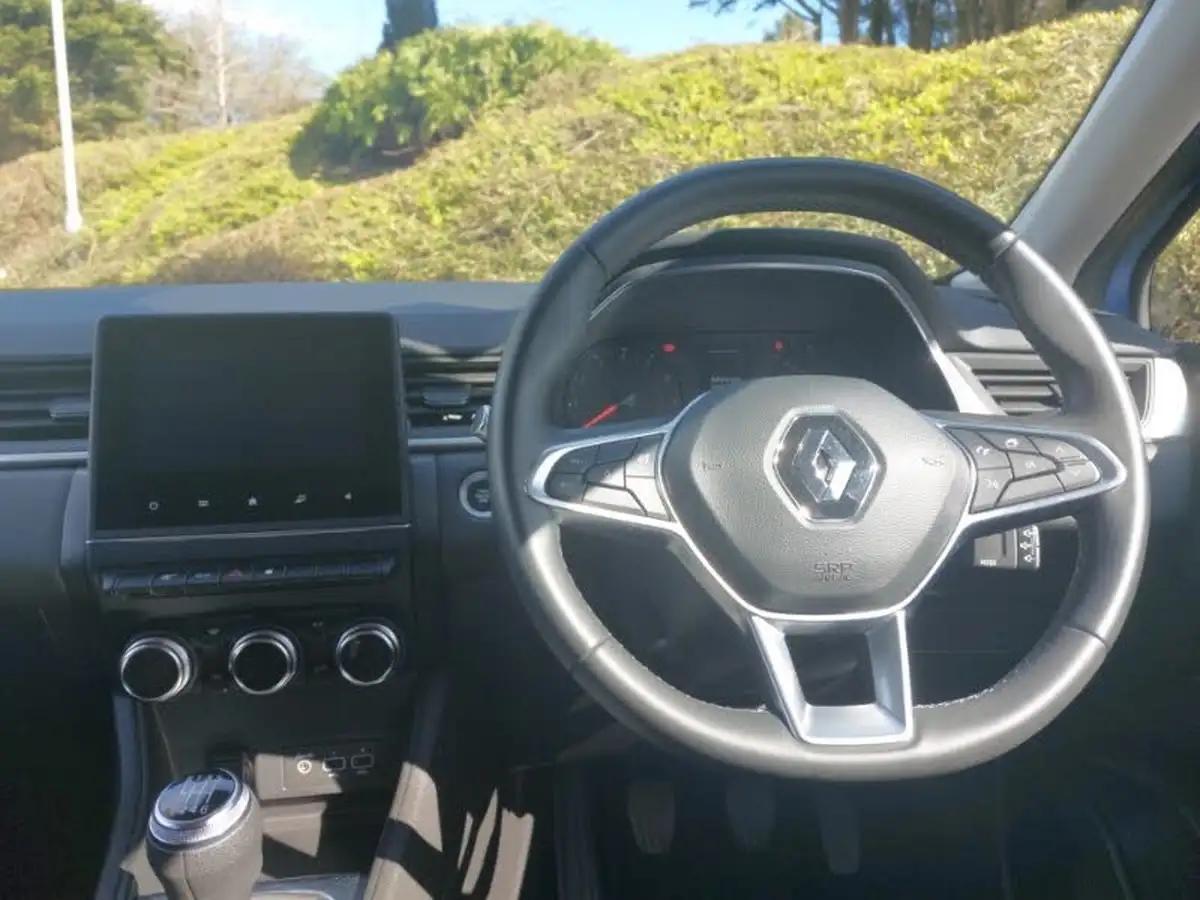 2021-renault-captur-10-tce-iconic-90ps-big-6