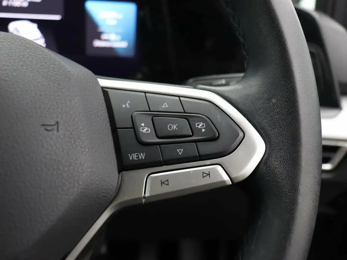 2020-volkswagen-golf-20tdi-life-hatchback-big-24
