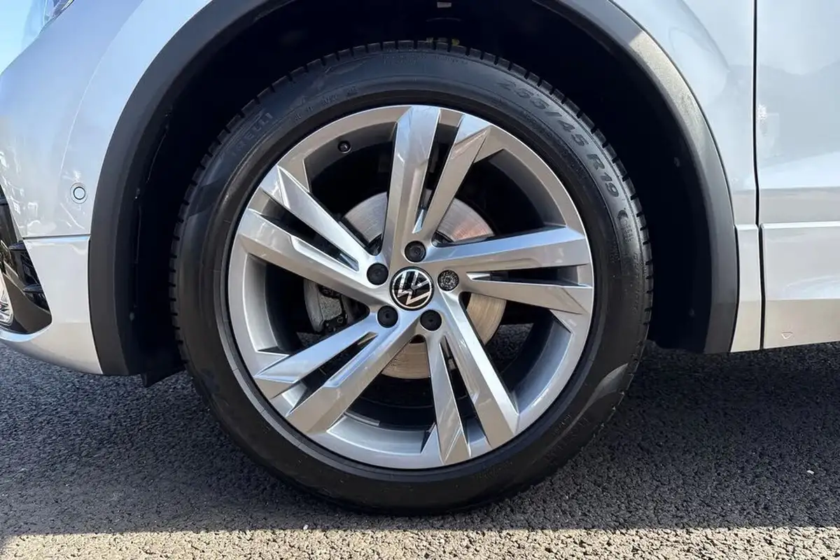 2023-volkswagen-tiguan-15-tsi-r-line-edition-big-12