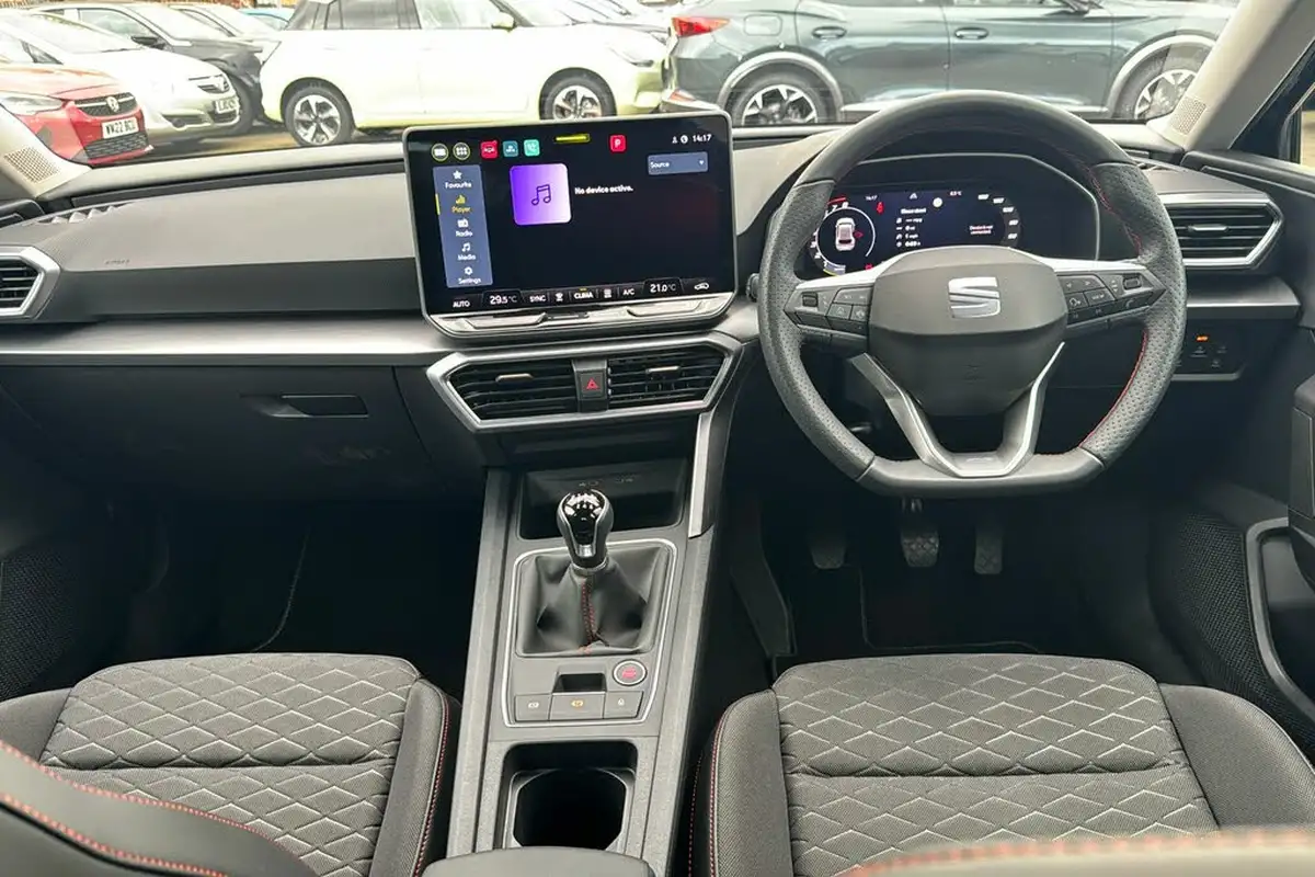 2024-seat-leon-15-tsi-fr-115ps-hatchback-big-8