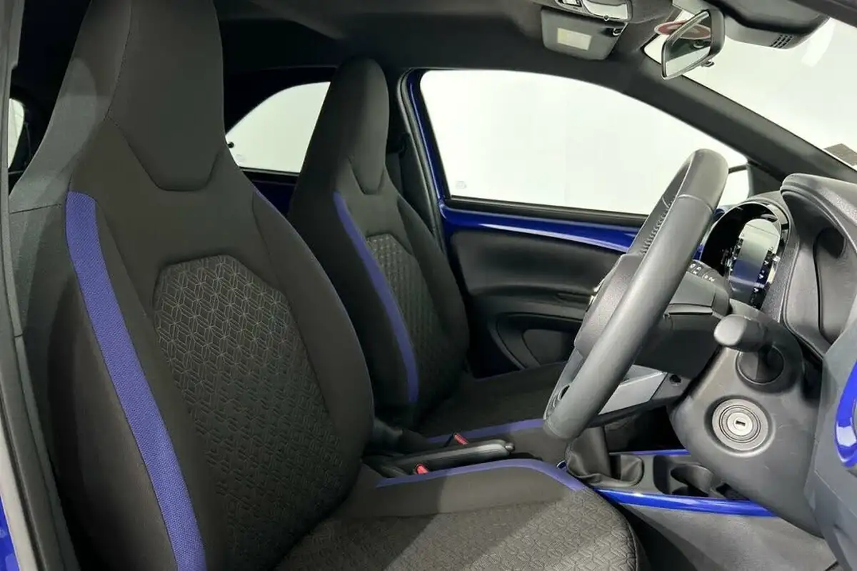 2023-toyota-aygo-x-10-vvt-i-edge-big-17