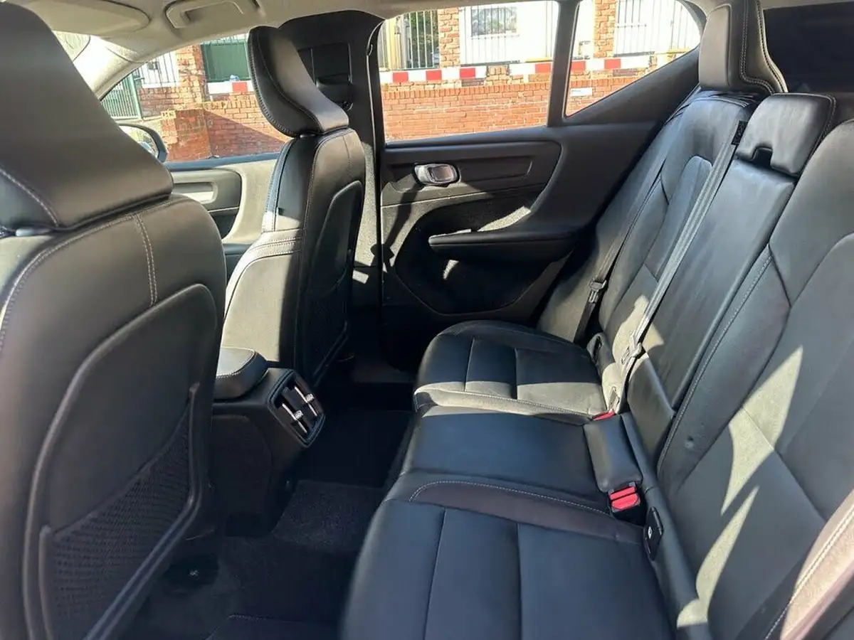 2019-volvo-xc40-20td-d3-inscription-geartronic-big-5