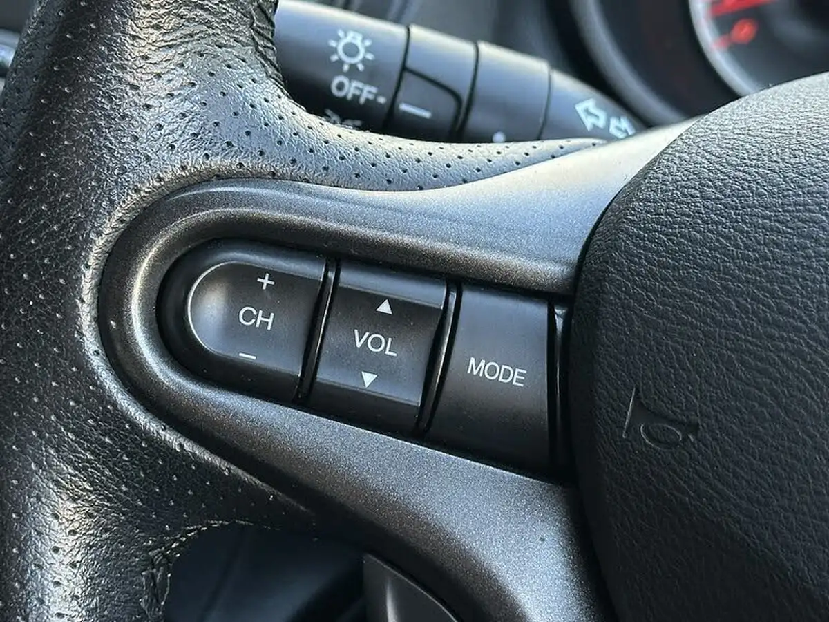 2014-honda-jazz-14-es-plus-big-19