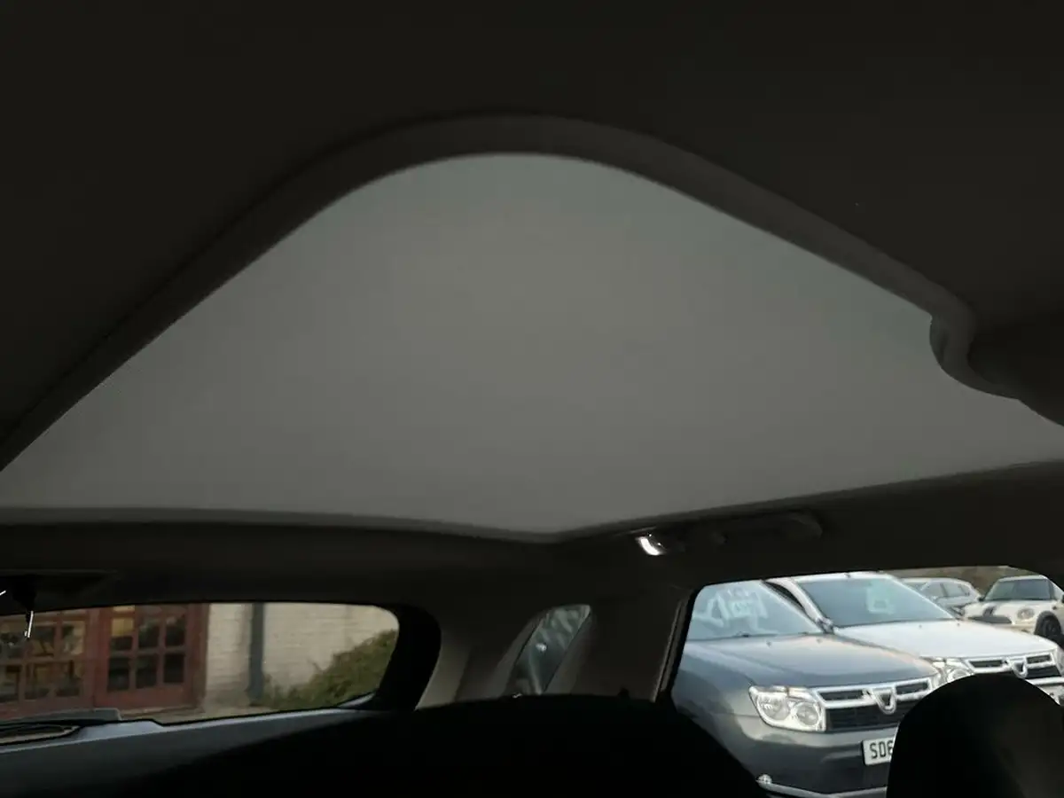 2014-citroen-c4-picasso-16e-hdi-exclusive-big-35