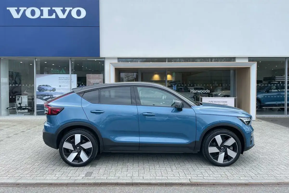2022-volvo-c40-e-twin-recharge-pro-big-1