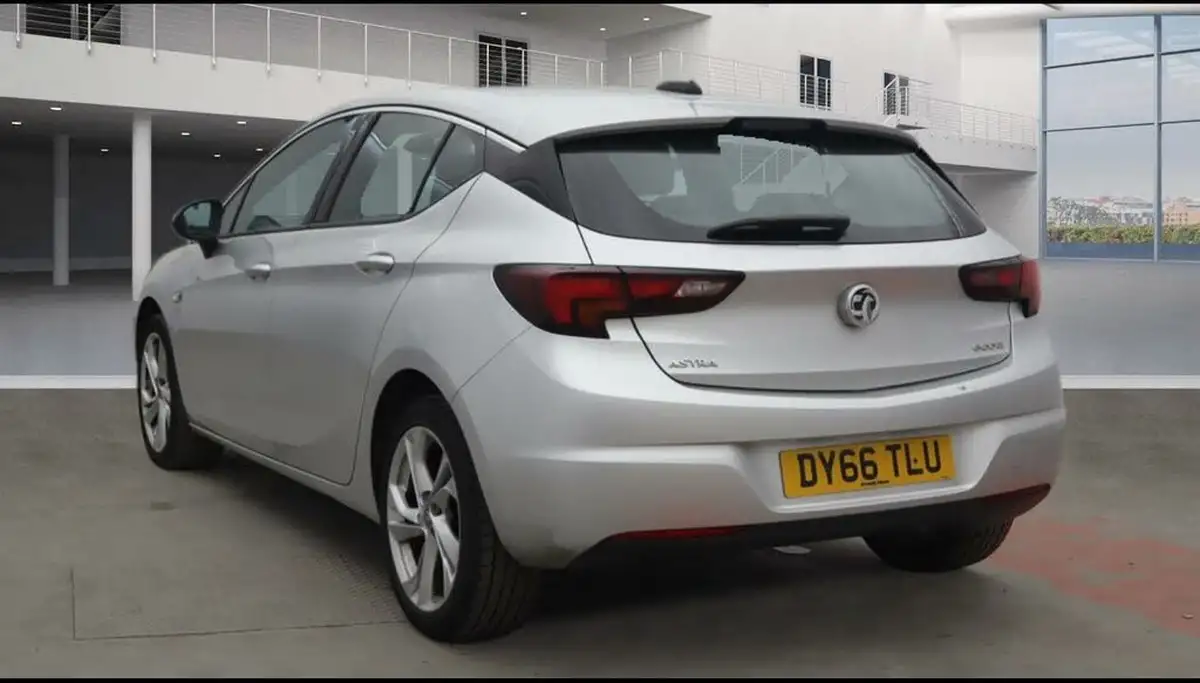 2016-vauxhall-astra-10i-turbo-sri-hatchback-big-2