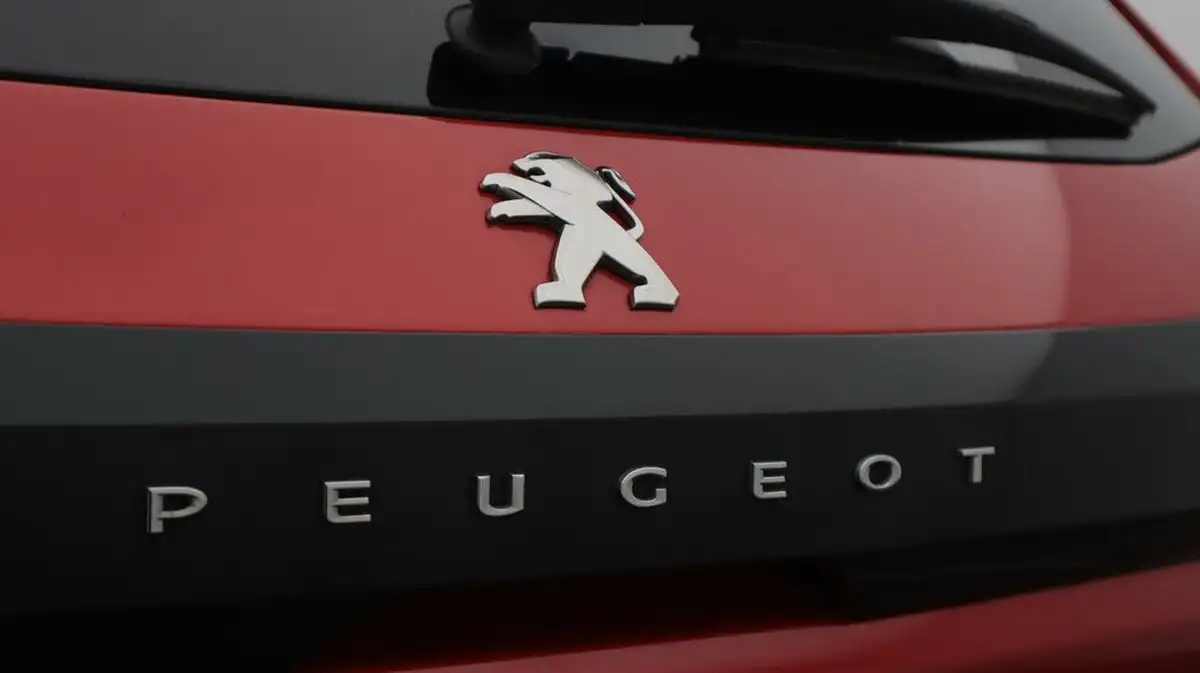 2020-peugeot-208-12-puretech-allure-100bhp-eat8-big-22
