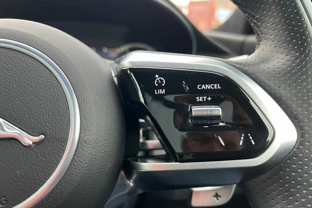 2021-jaguar-e-pace-20-d165-r-dynamic-s-awd-mhev-auto-big-11