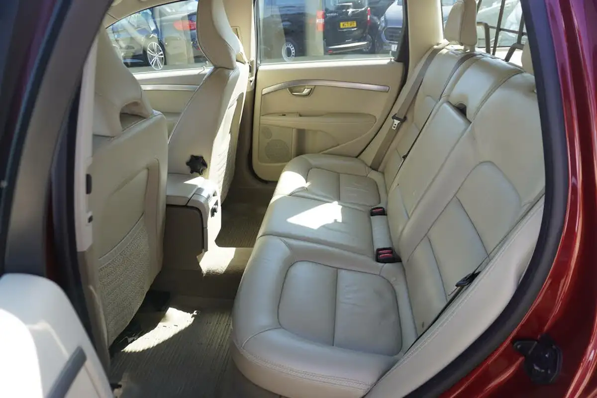 2011-volvo-xc70-24td-d5-se-lux-215bhp-geartronic-big-11
