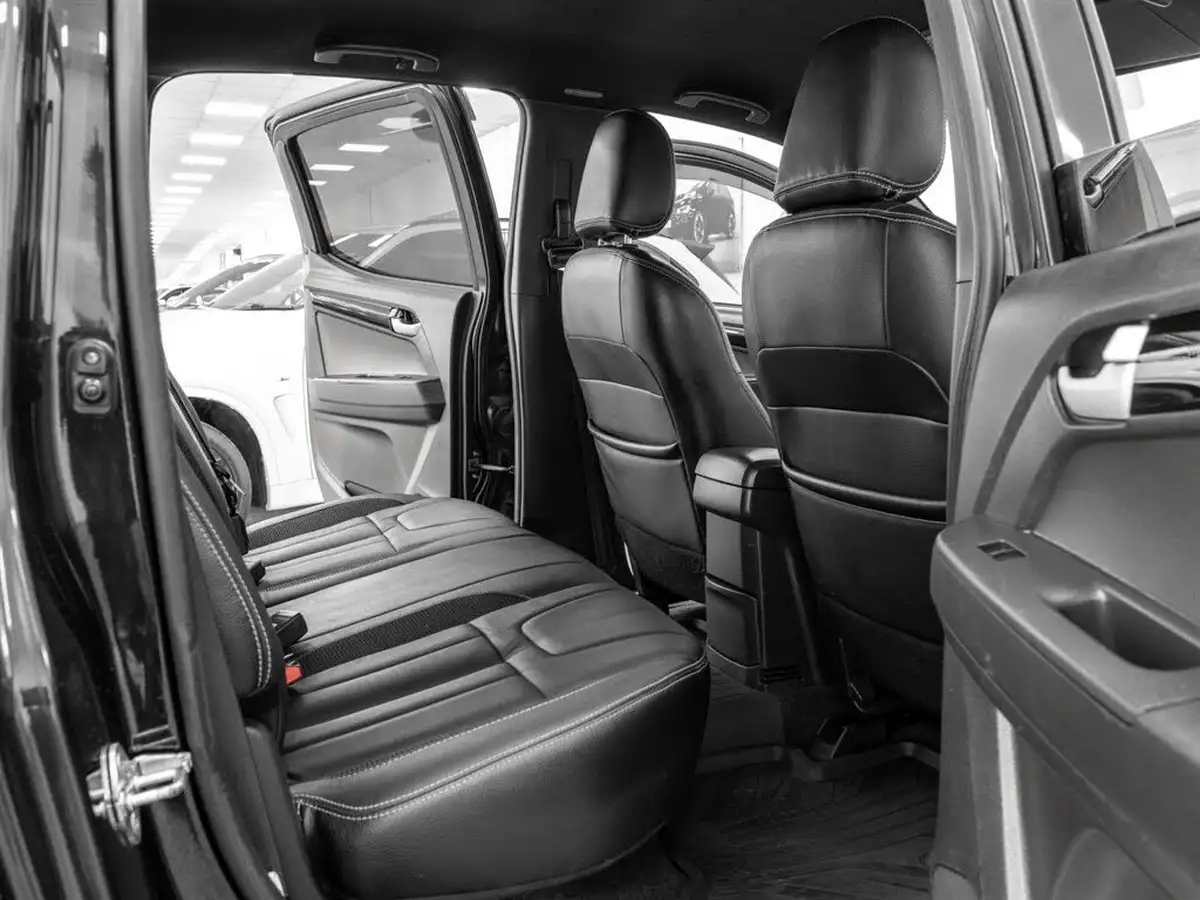 2015-isuzu-d-max-25td-venetian-red-blade-big-20