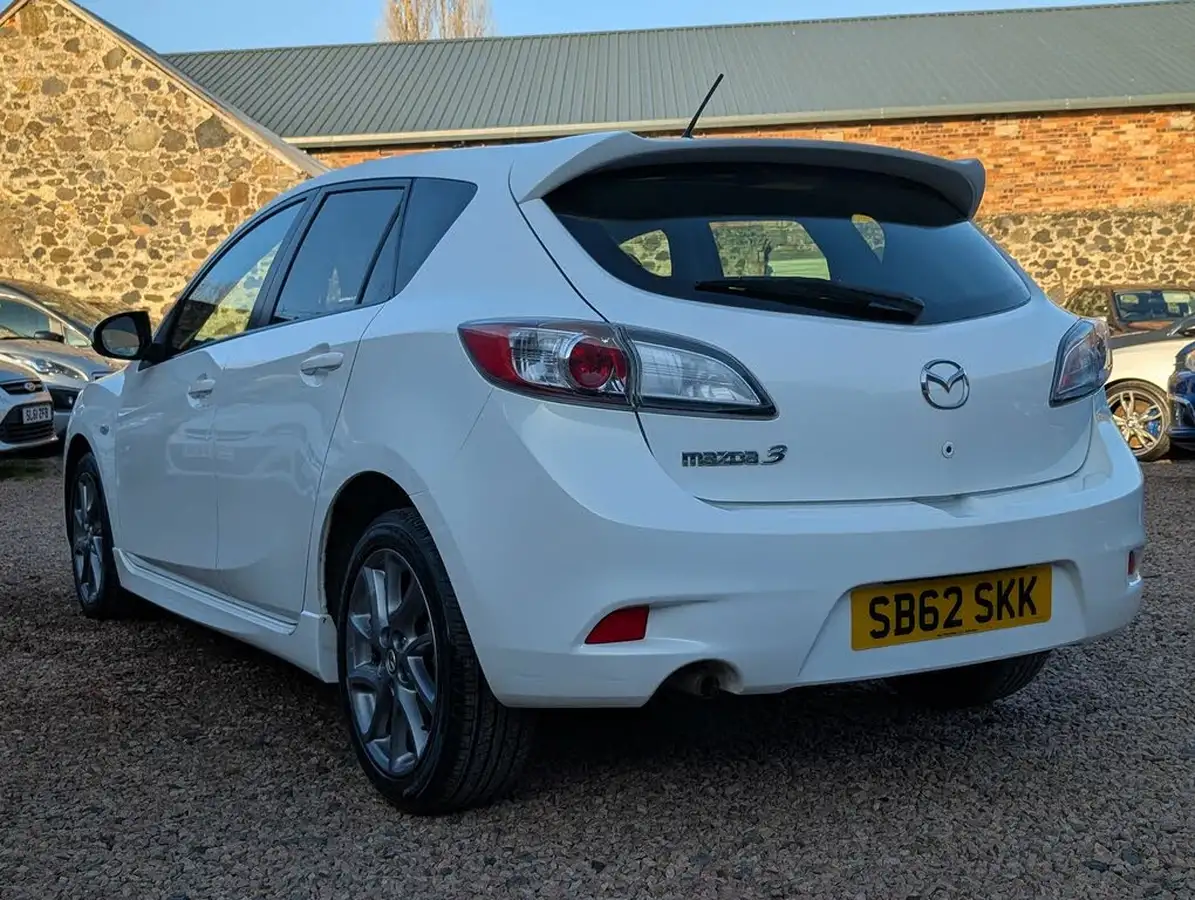 2013-mazda-mazda3-16-venture-edition-big-14