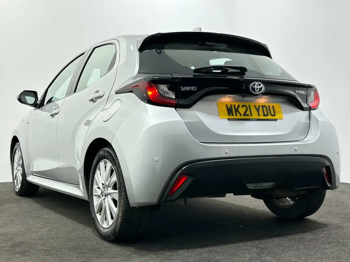 2021-toyota-yaris-15-vvt-i-icon-114bhp-hybrid-1490cc-e-cvt-big-44