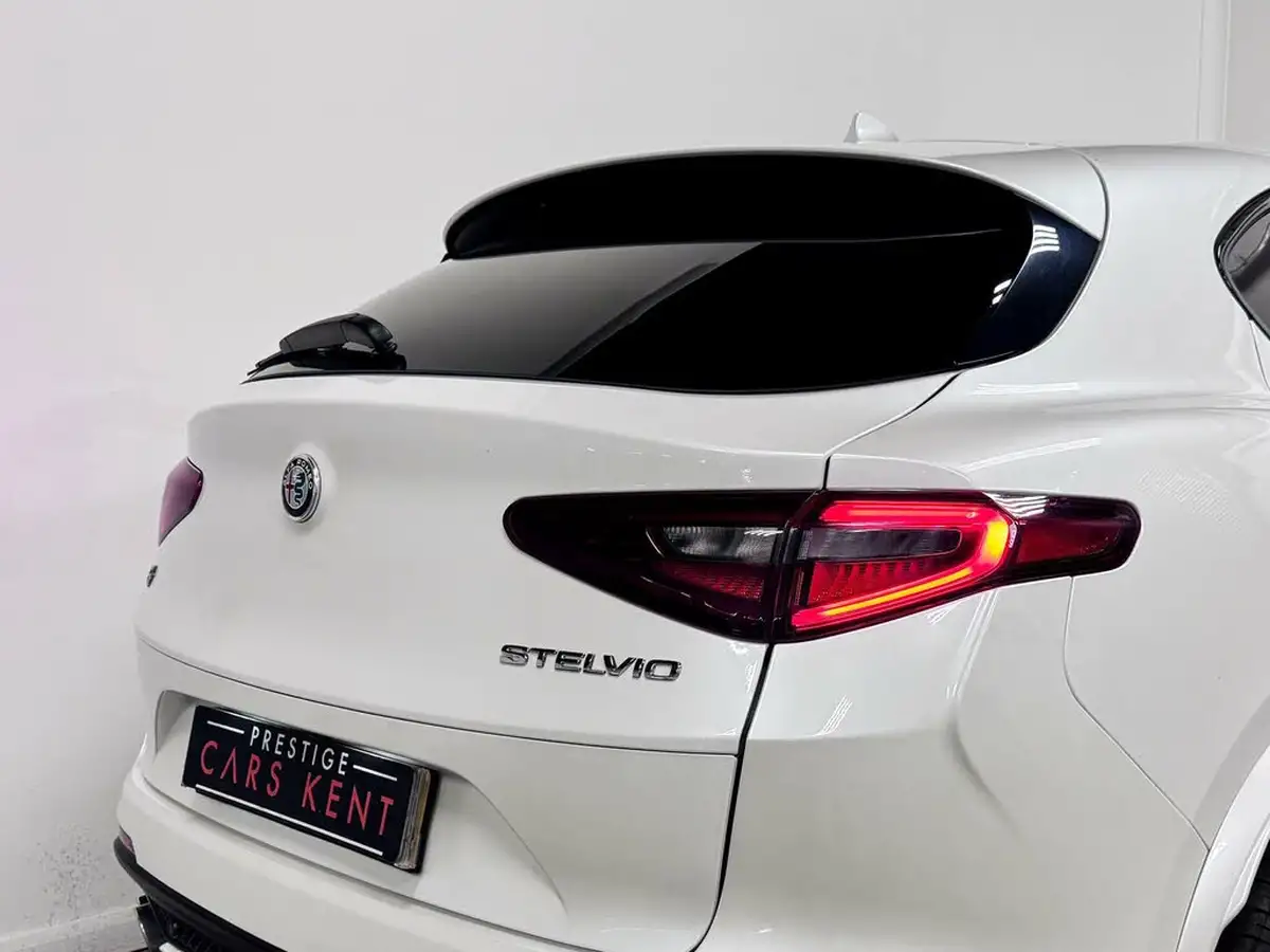 2019-alfa-romeo-stelvio-29-biturbo-quadrifoglio-big-11
