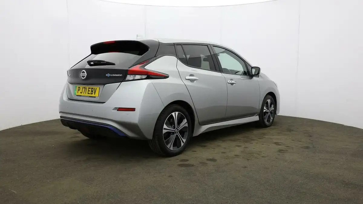 2021-nissan-leaf-e-tekna-big-51