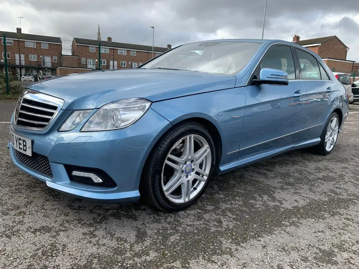 2010-mercedes-benz-e-class-30td-e350-sport-big-3