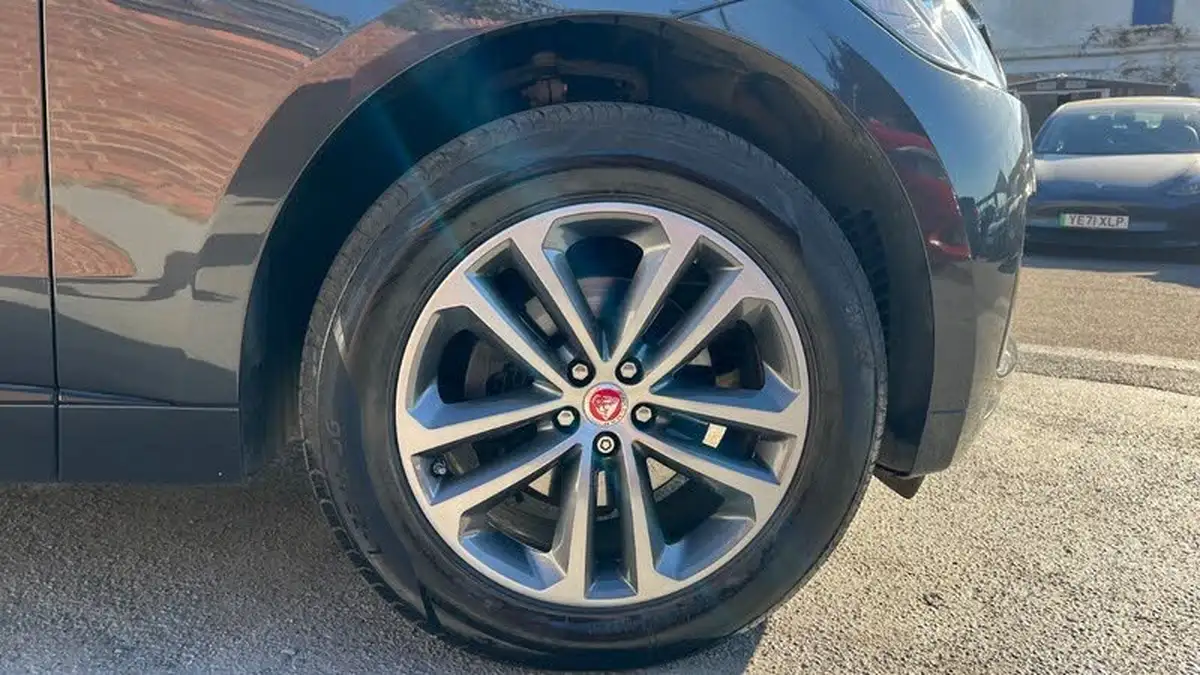 2016-jaguar-f-pace-20-i4d-r-sport-awd-big-8