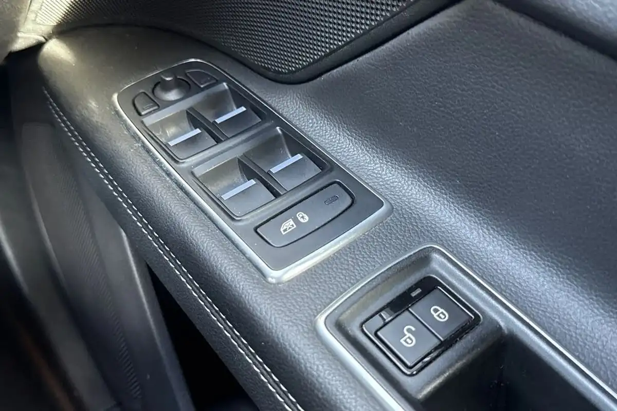 2018-jaguar-xf-20td-r-sport-180ps-saloon-4d-1999cc-auto-big-33