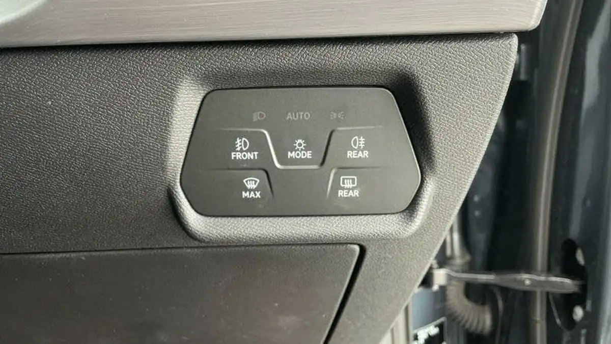 2022-seat-leon-14-e-hybrid-fr-hatchback-big-19
