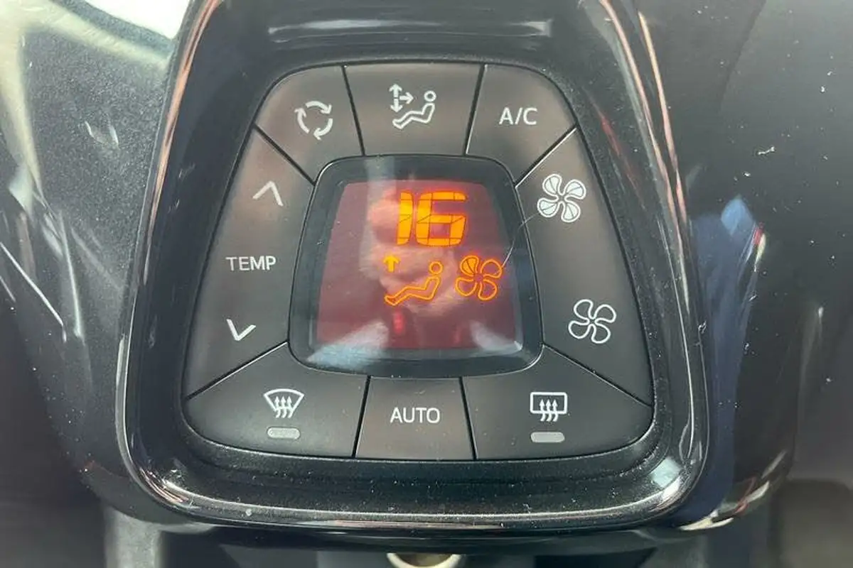 2018-toyota-aygo-10-vvt-i-x-press-71bhp-big-26