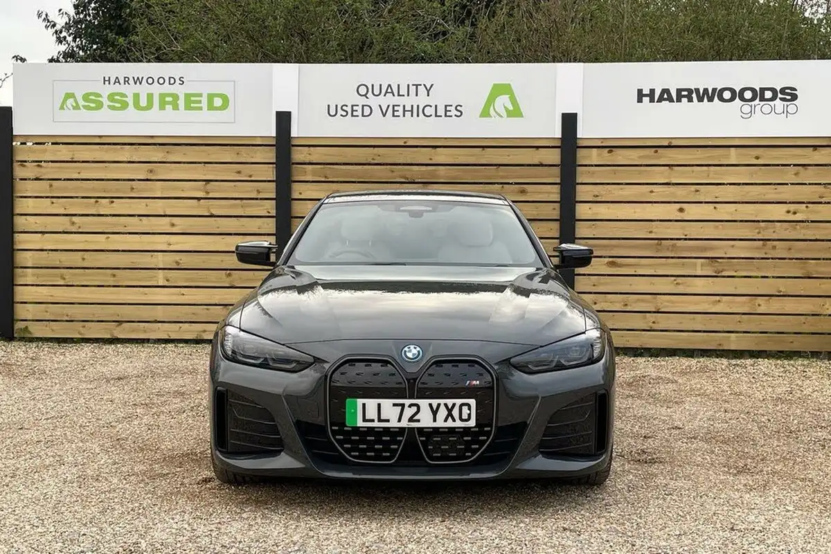 2022-bmw-i4-e-m50-big-11