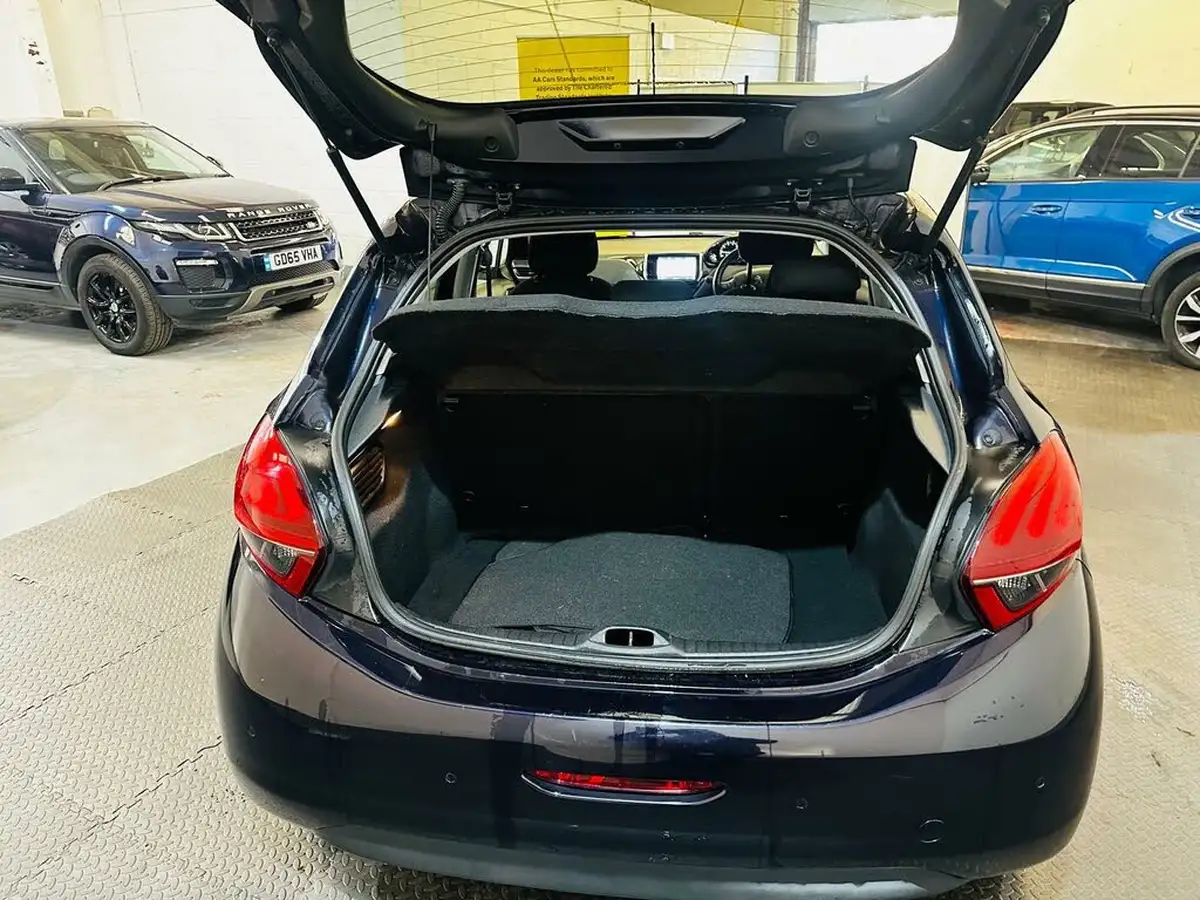 2019-peugeot-208-12-puretech-tech-edition-82bhp-big-47