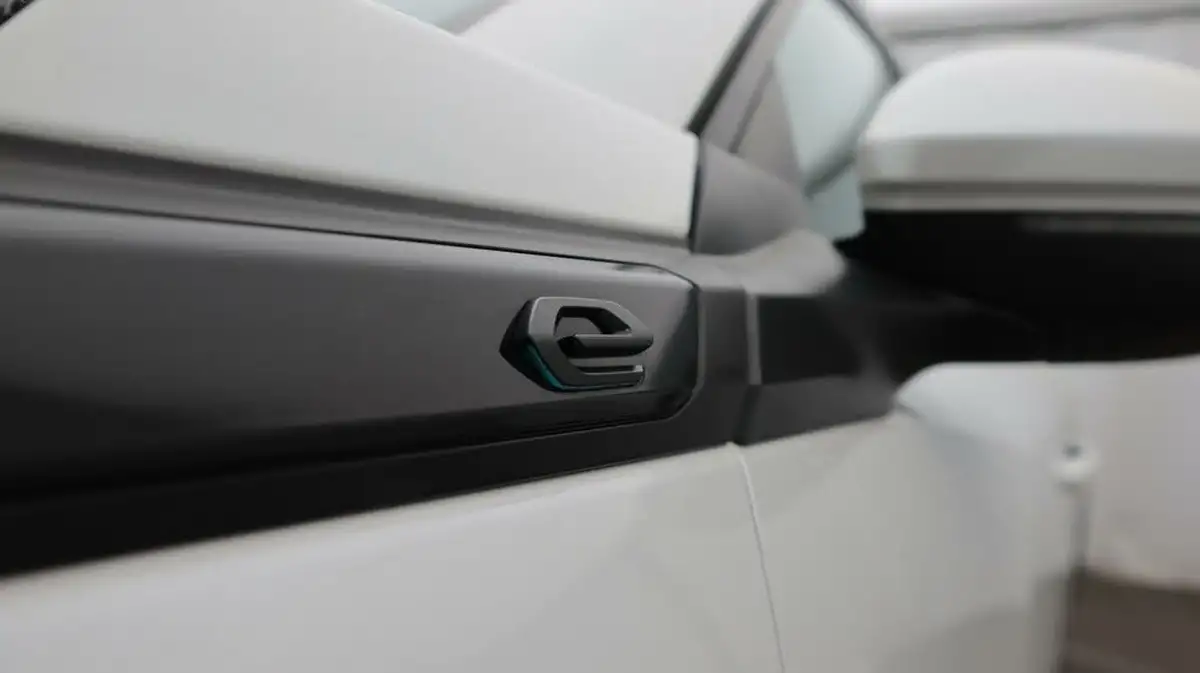 2021-peugeot-2008-suv-e-allure-big-21