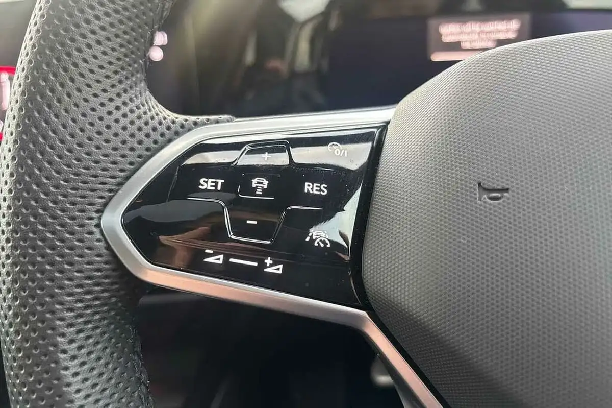 2024-volkswagen-golf-14-tsi-gte-big-13