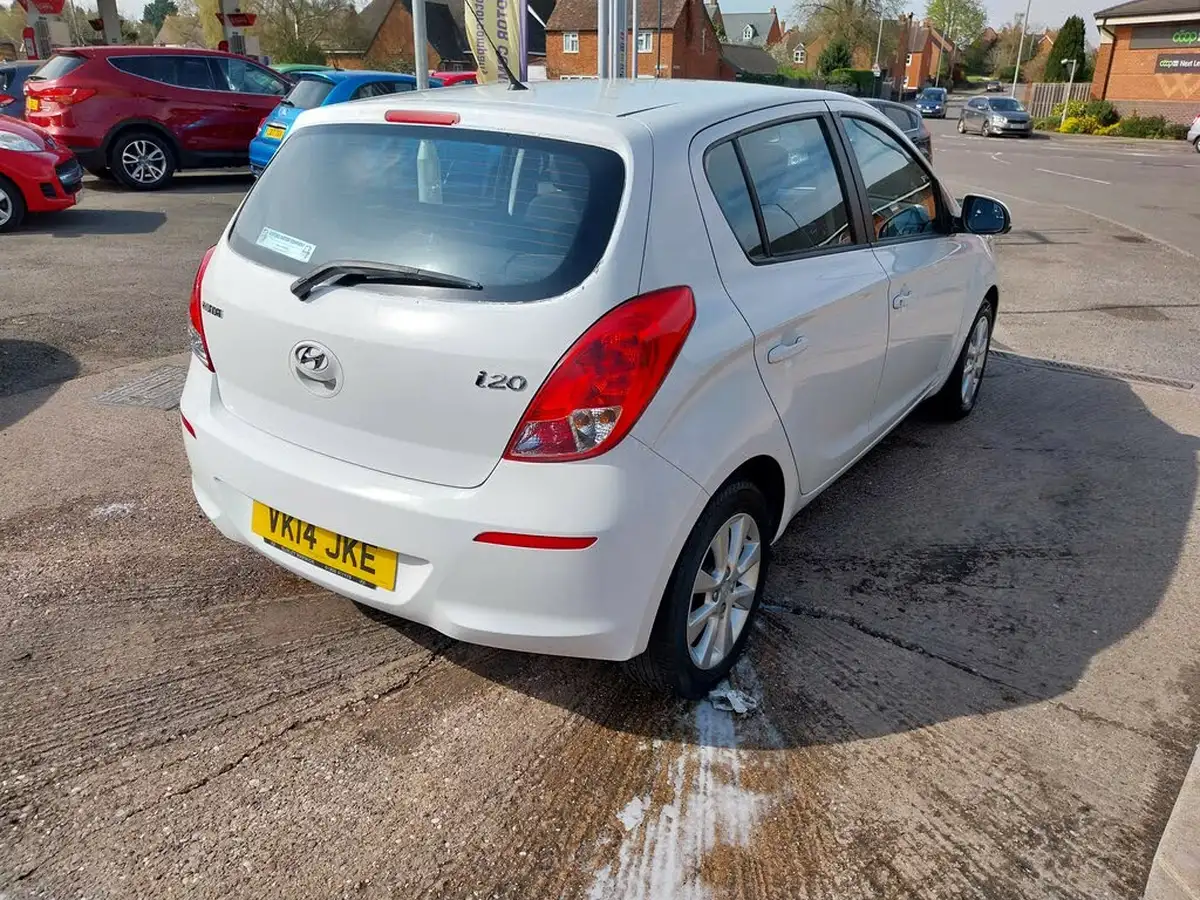 2014-hyundai-i20-12-active-5d-big-4