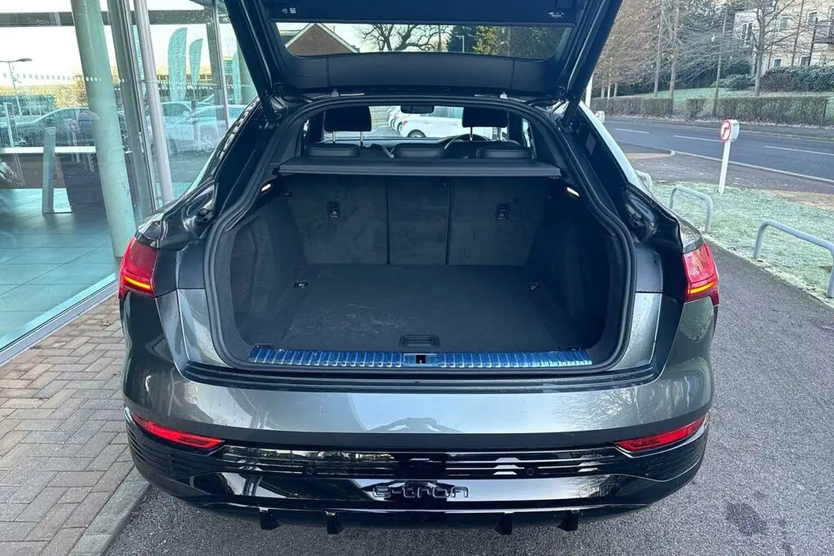 2024-audi-q8-e-tron-50e-black-edition-sportback-big-16