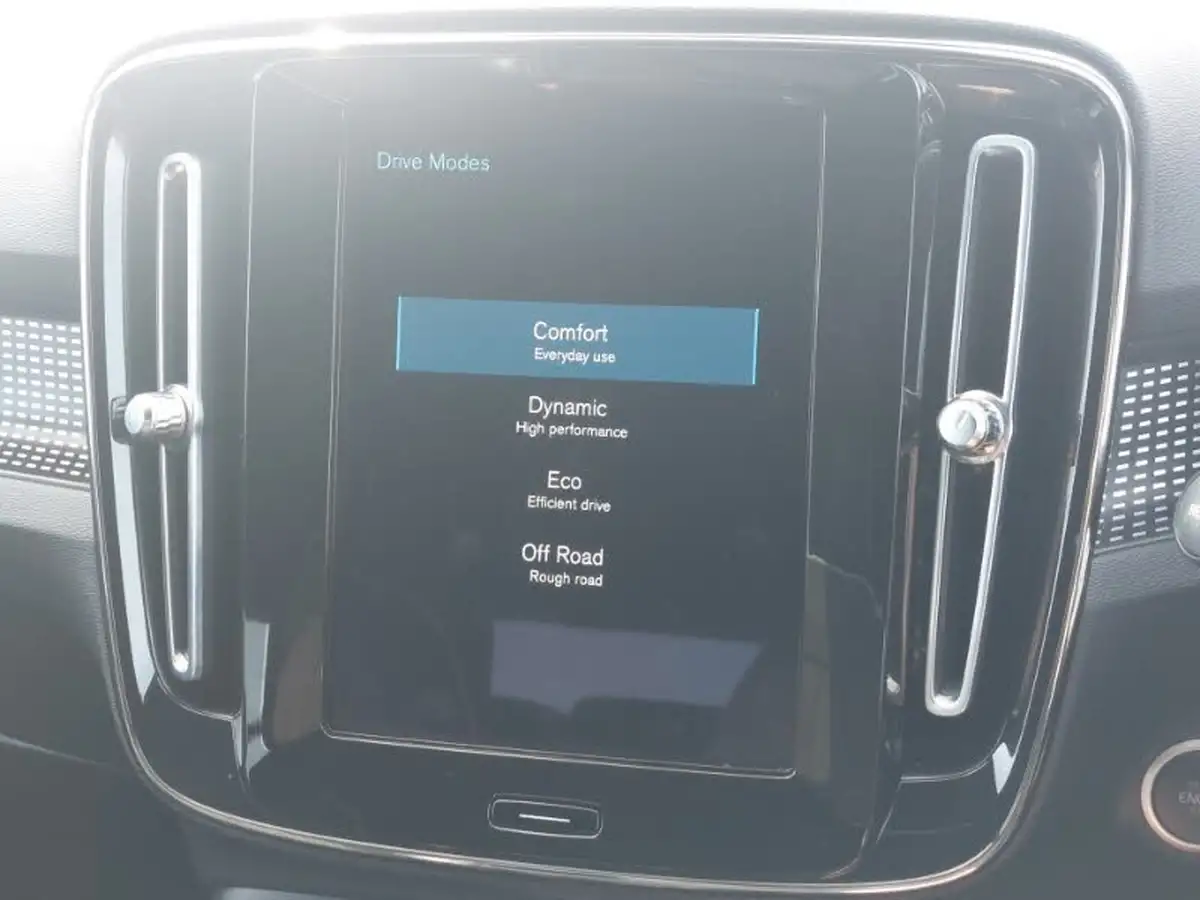 2021-volvo-xc40-15-t3-r-design-161bhp-big-16