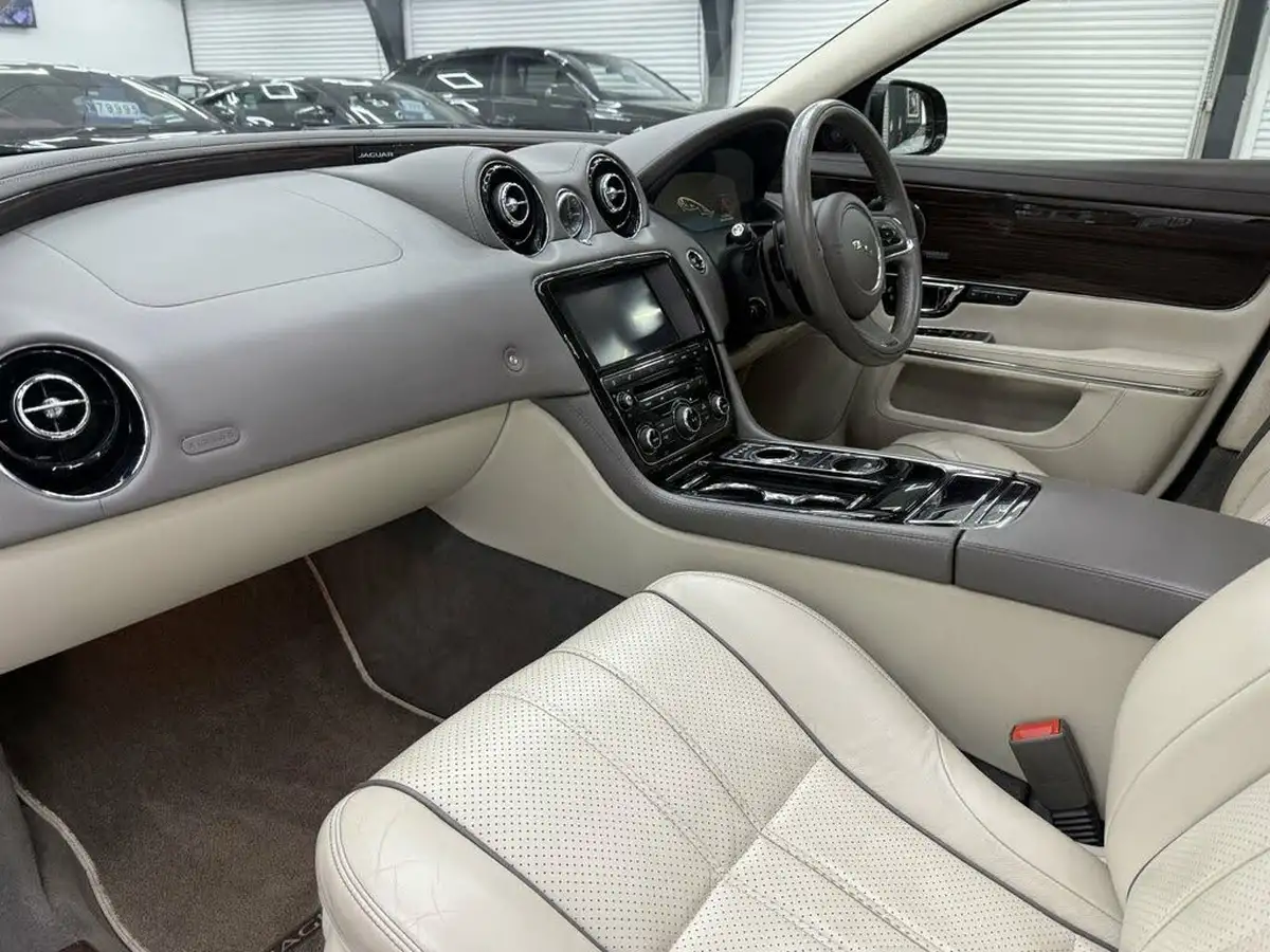 2014-jaguar-xj-series-30td-xj-portfolio-swb-auto-big-20