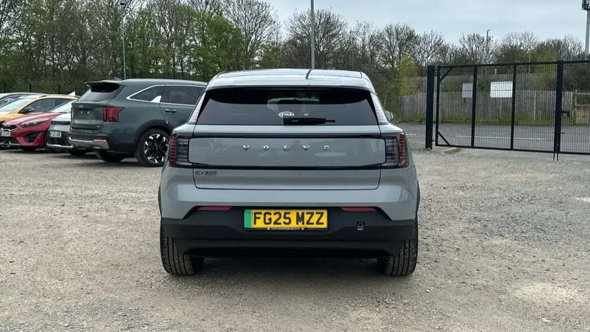 2025-volvo-ex30-e-single-motor-ultra-big-12