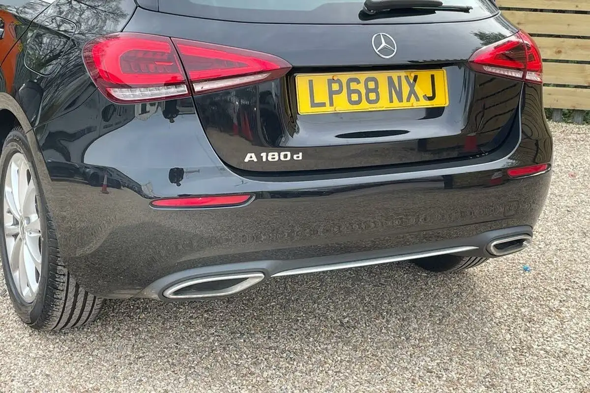 2019-mercedes-benz-a-class-15d-a180d-sport-hatchback-5d-7g-dct-big-16