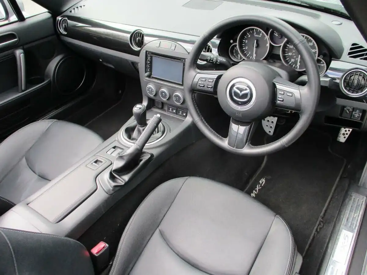2015-mazda-mx-5-20-roadster-sport-tech-nav-big-11