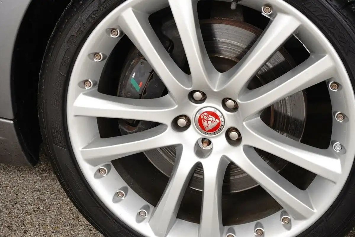 2007-jaguar-xkr-42-coupe-big-9