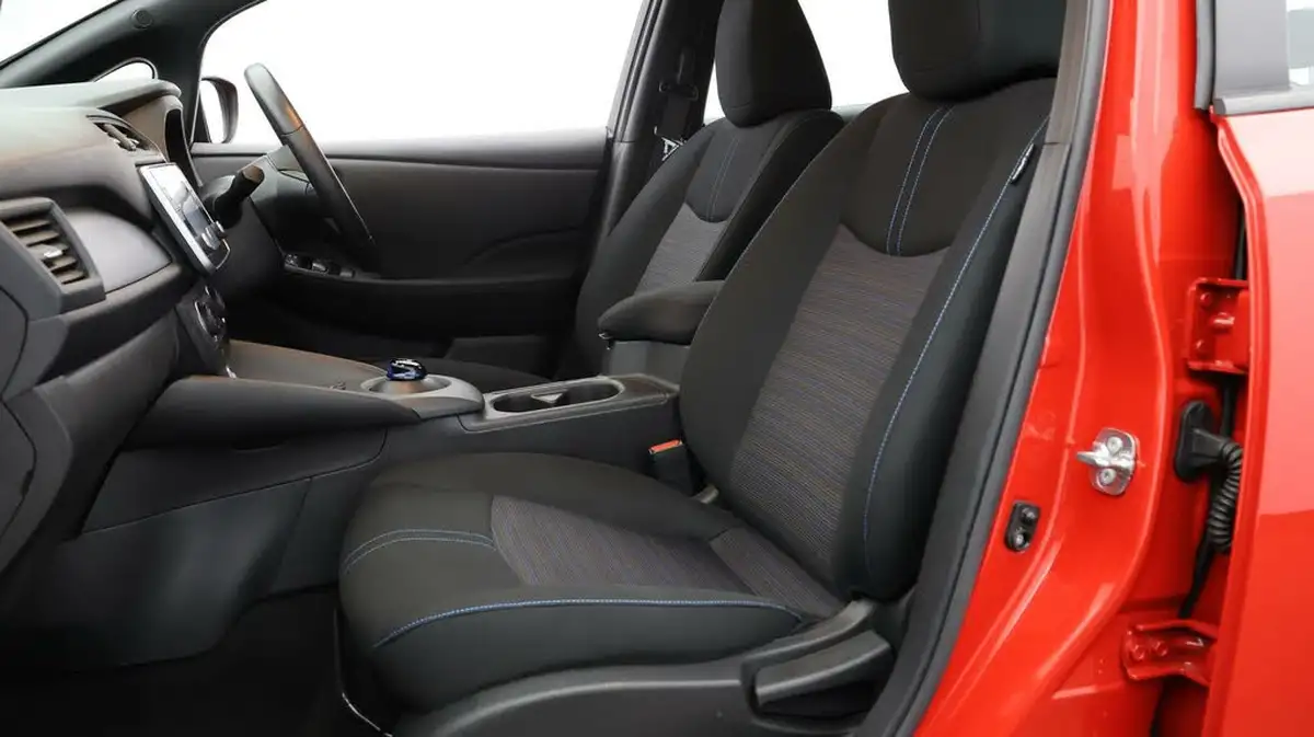 2021-nissan-leaf-e-acenta-big-13