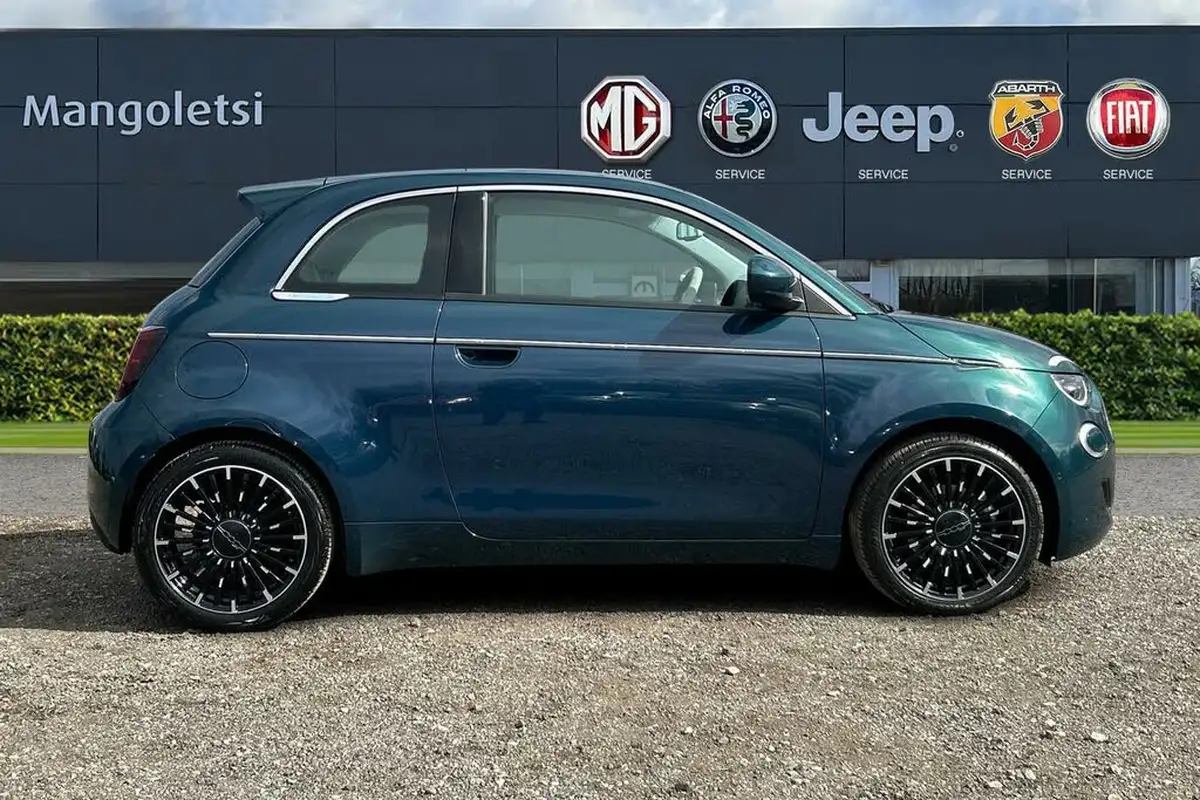 2022-fiat-500-e-la-prima-big-3