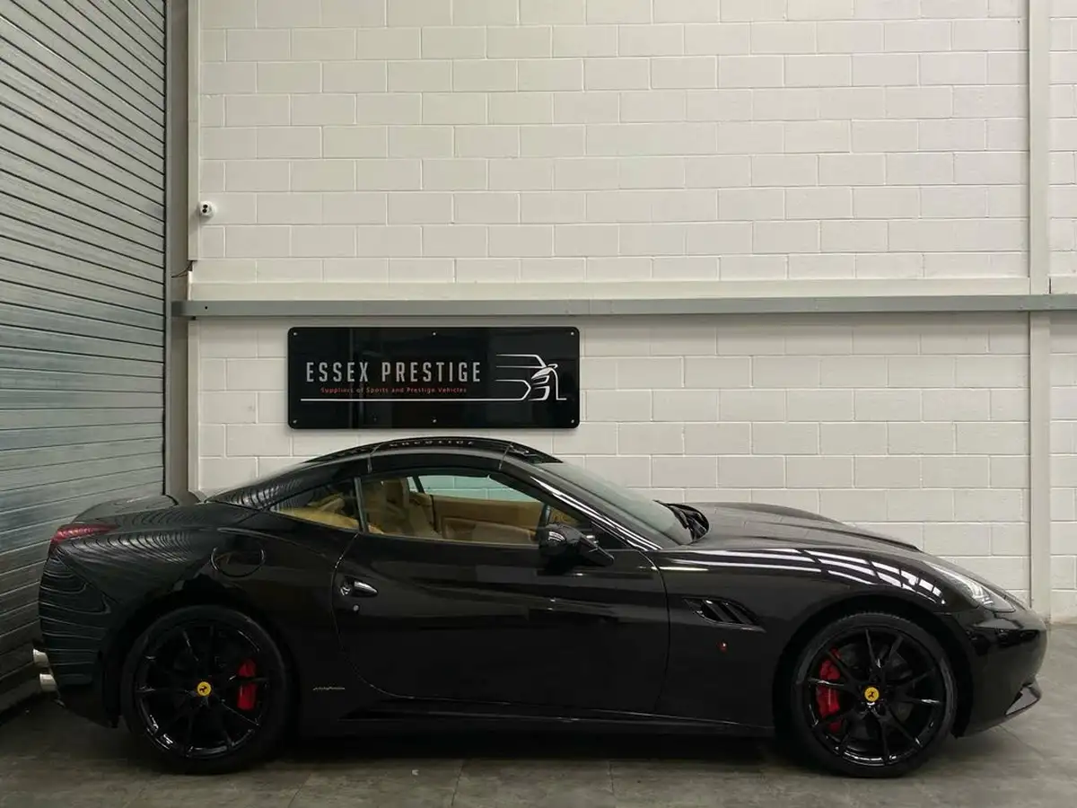2010-ferrari-california-43-big-6