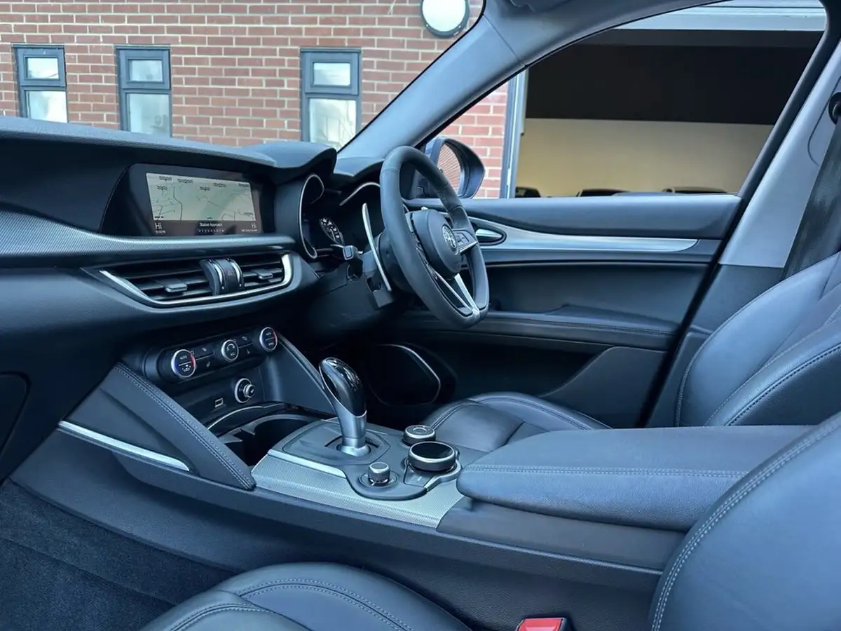2020-alfa-romeo-stelvio-22td-speciale-big-6