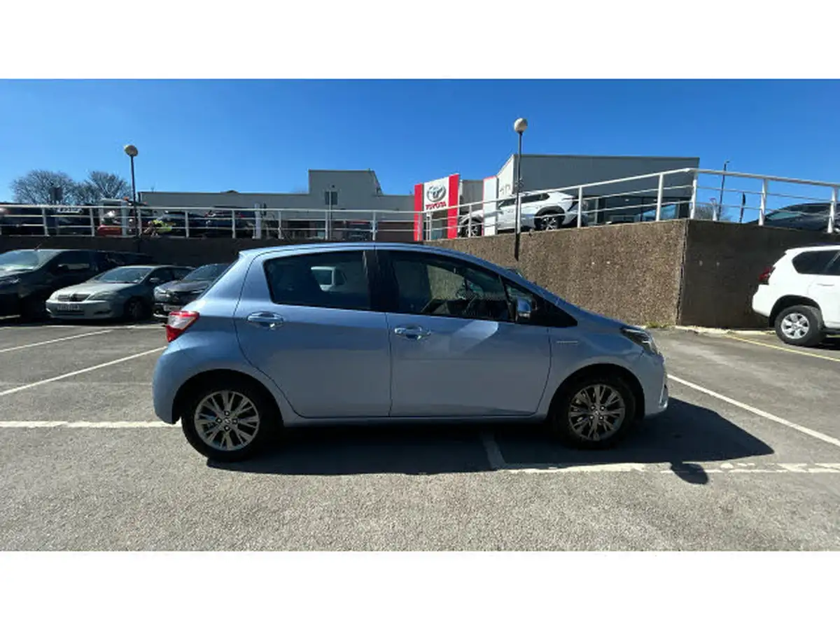 2017-toyota-yaris-15-vvt-i-icon-tech-98bhp-hybrid-1497cc-e-cvt-big-15