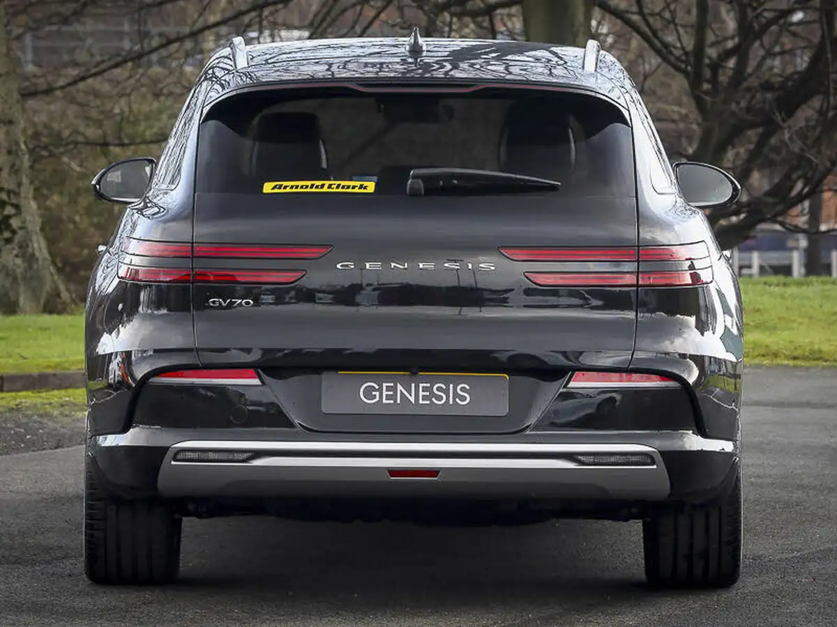 2023-genesis-gv70-e-sport-line-big-9