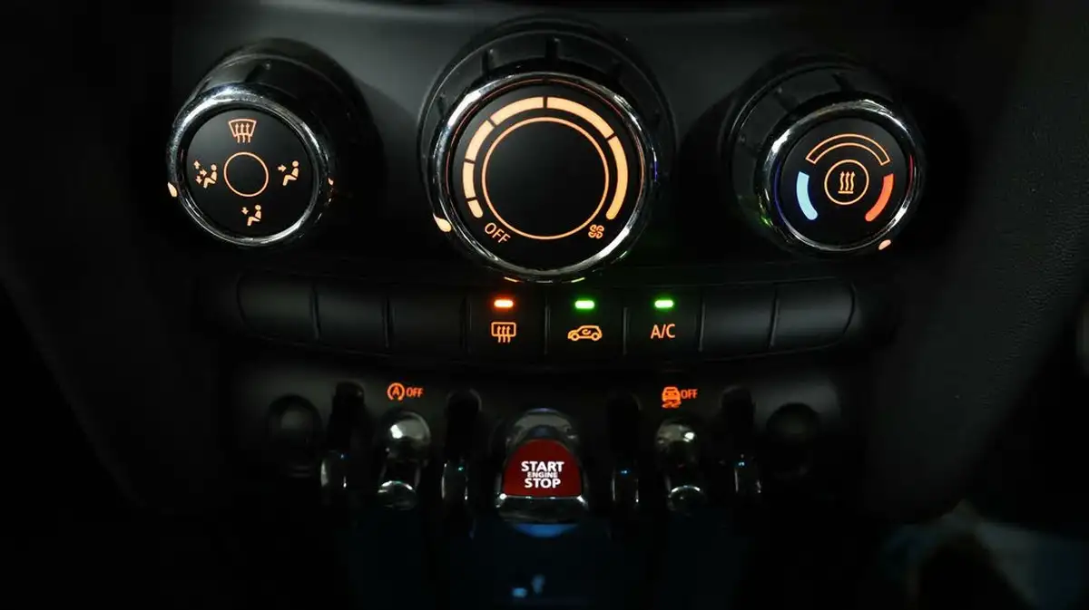2021-mini-cooper-15-cooper-classic-hatchback-3d-big-11