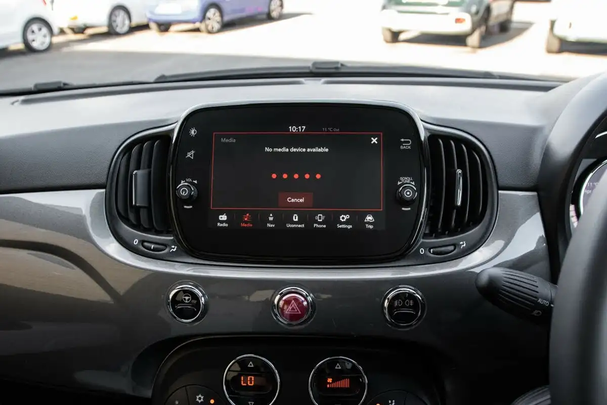 2022-fiat-500-10-dolcevita-big-22