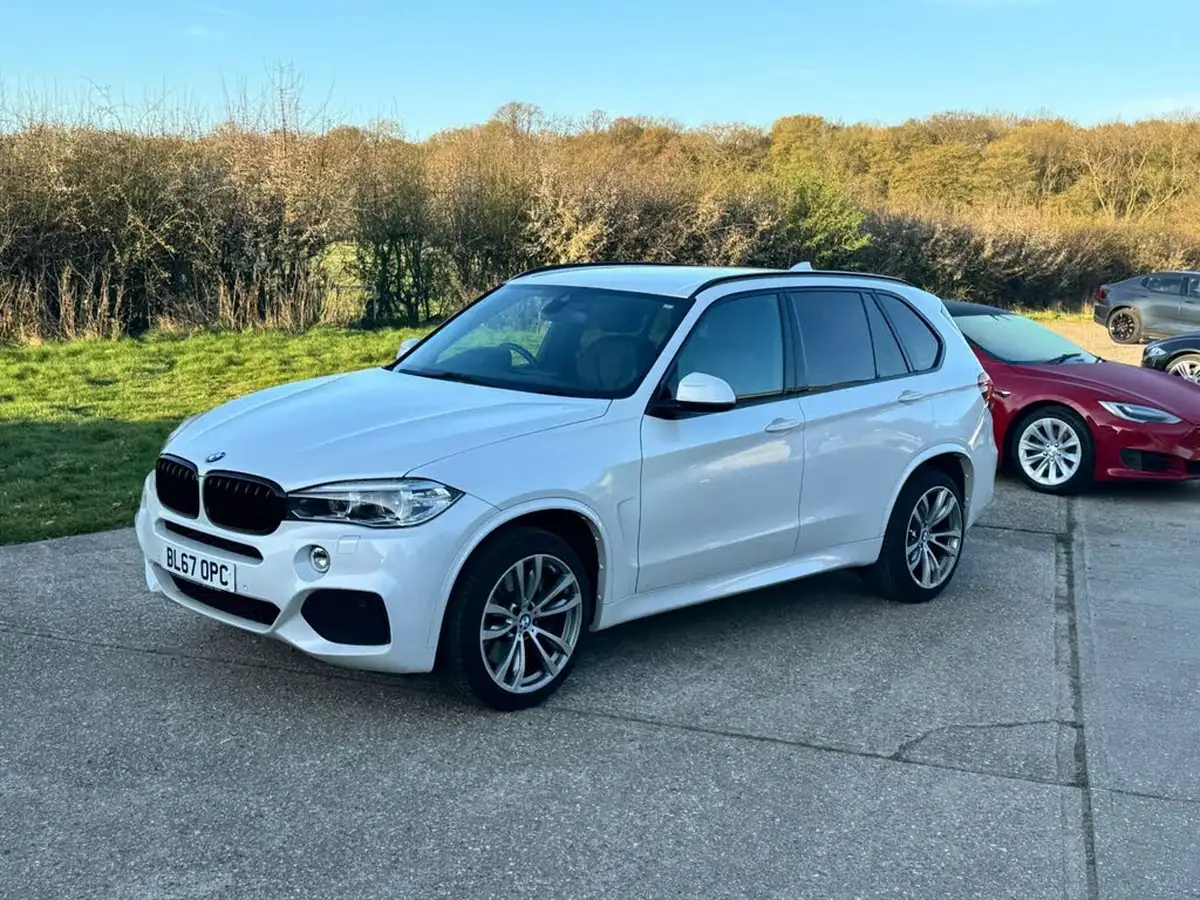 2016-bmw-x5-44-xdrive50i-m-sport-big-2