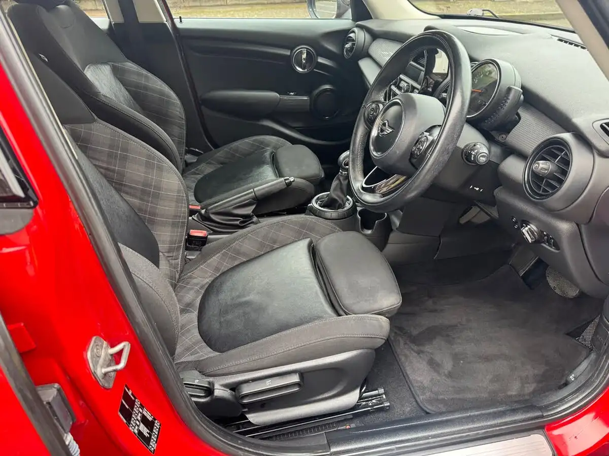 2015-mini-cooper-15-cooper-5d-auto-big-33