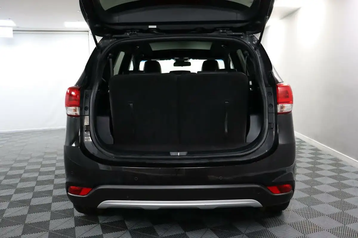 2017-kia-carens-17crdi-4-big-10