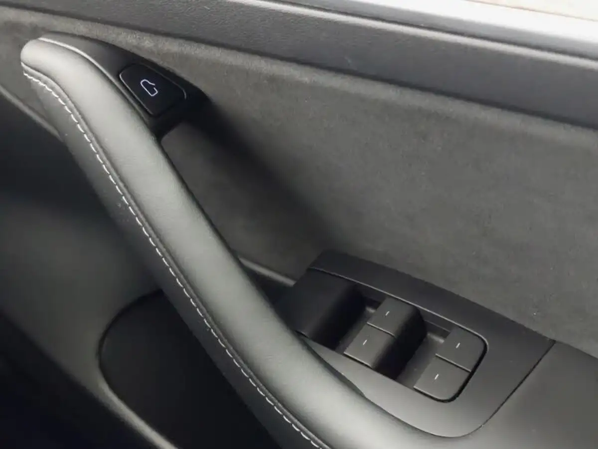 2021-tesla-model-3-e-long-range-awd-big-16