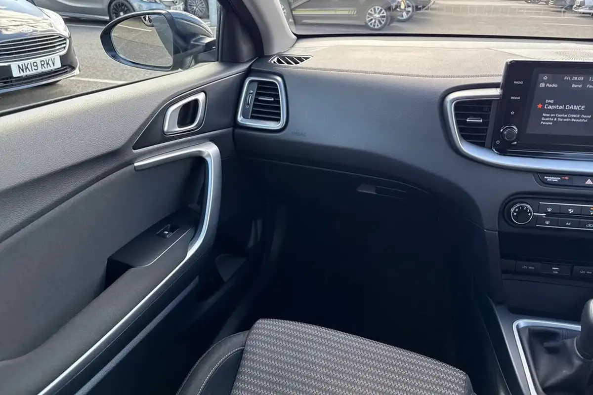 2022-kia-ceed-10-t-gdi-2-sportswagon-big-19